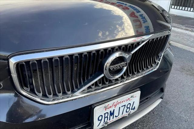 2022 Volvo XC40 T5 Momentum
