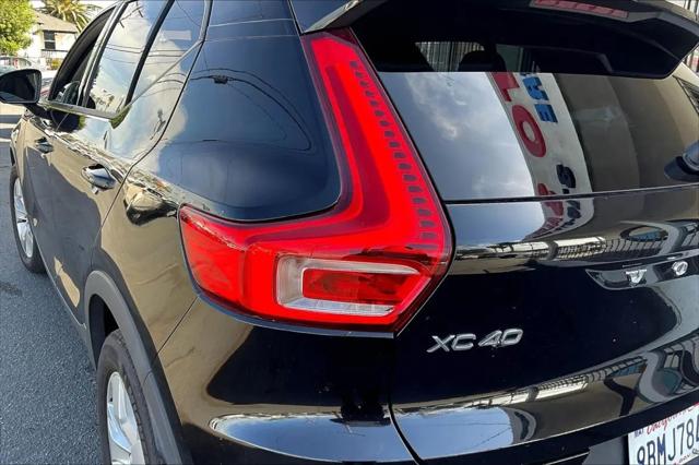 2022 Volvo XC40 T5 Momentum