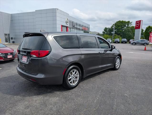 2022 Chrysler Voyager LX