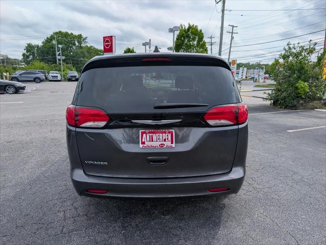 2022 Chrysler Voyager LX