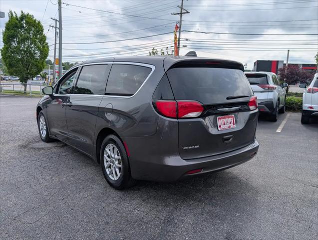 2022 Chrysler Voyager LX