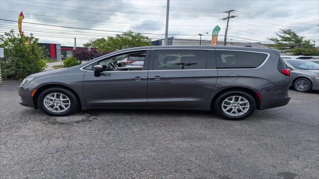 2022 Chrysler Voyager LX