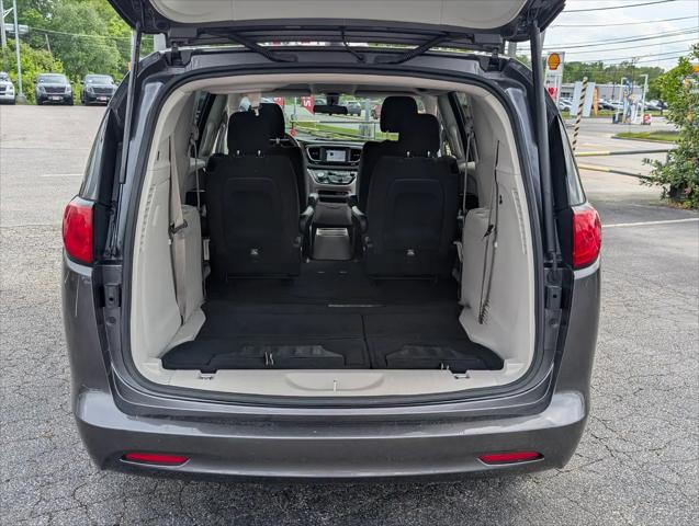 2022 Chrysler Voyager LX