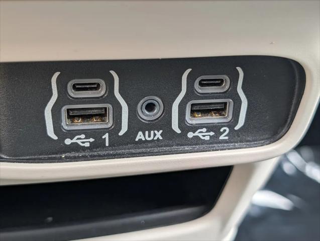 2022 Chrysler Voyager LX