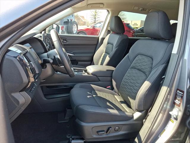 2025 Nissan Pathfinder SV FWD