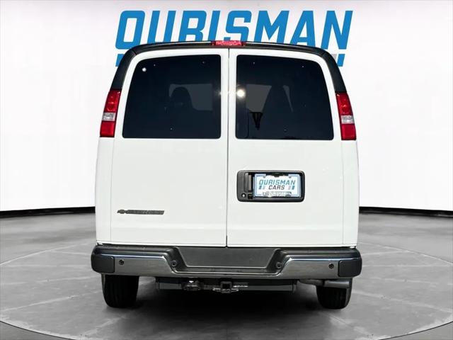 2026 Chevrolet Express Passenger 3500 Extended Wheelbase, LT, RWD