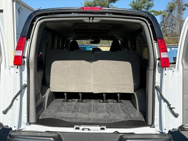 2026 Chevrolet Express Passenger 3500 Extended Wheelbase, LT, RWD