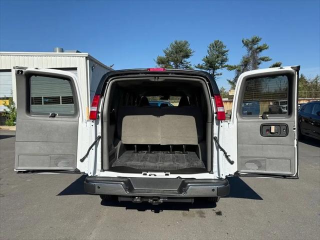 2026 Chevrolet Express Passenger 3500 Extended Wheelbase, LT, RWD