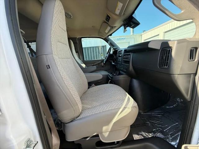 2026 Chevrolet Express Passenger 3500 Extended Wheelbase, LT, RWD