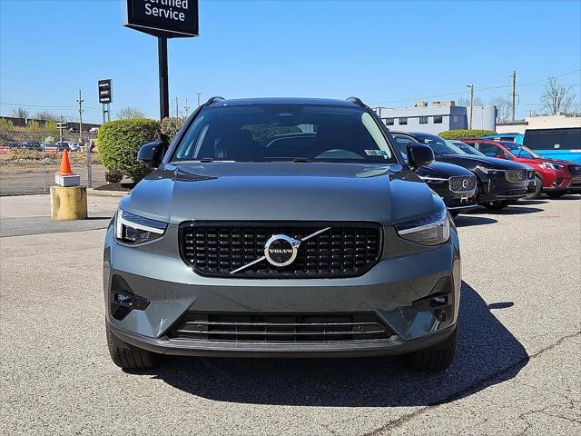 2026 Volvo XC40 Ultra, B5 AWD Gas (mild hybrid), Dark