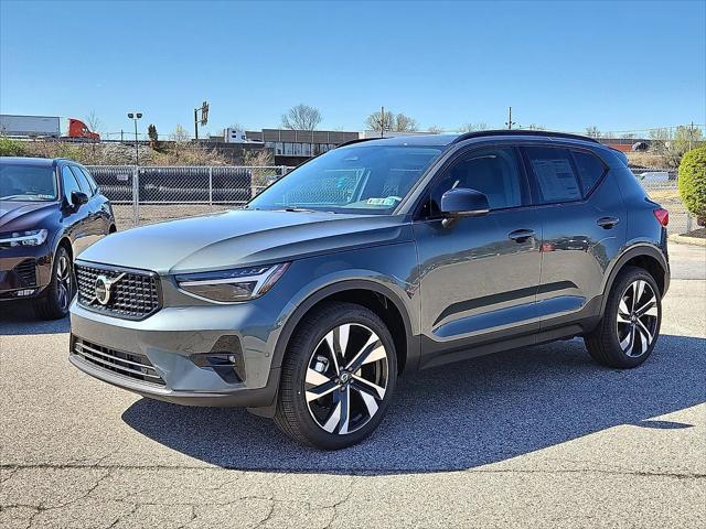 2026 Volvo XC40 Ultra, B5 AWD Gas (mild hybrid), Dark