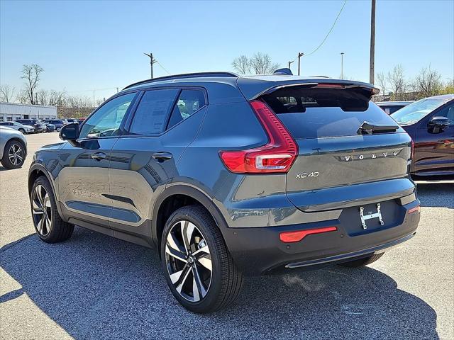 2026 Volvo XC40 Ultra, B5 AWD Gas (mild hybrid), Dark