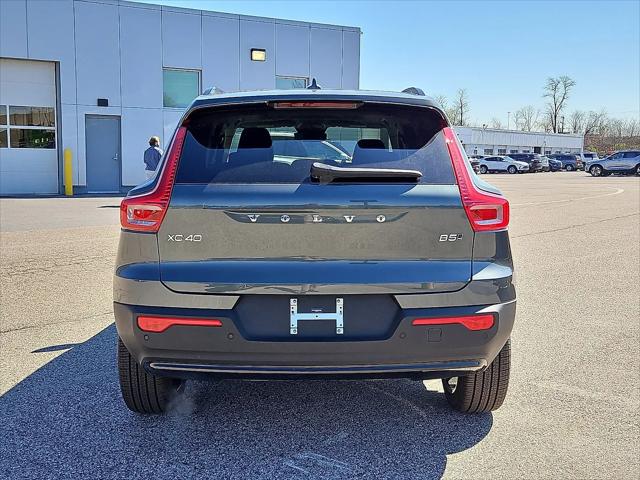 2026 Volvo XC40 Ultra, B5 AWD Gas (mild hybrid), Dark