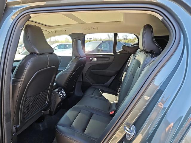 2026 Volvo XC40 Ultra, B5 AWD Gas (mild hybrid), Dark