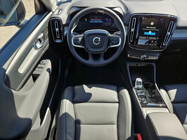 2026 Volvo XC40 Ultra, B5 AWD Gas (mild hybrid), Dark