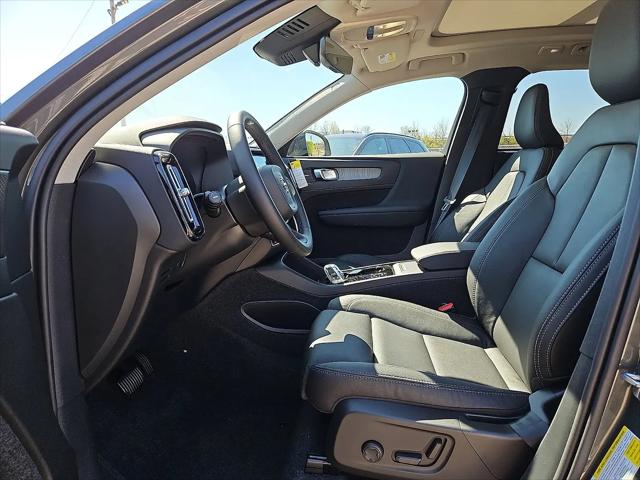 2026 Volvo XC40 Ultra, B5 AWD Gas (mild hybrid), Dark