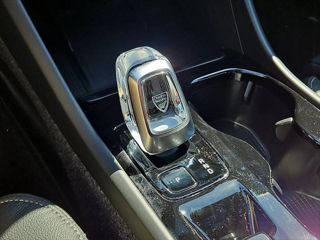 2026 Volvo XC40 Ultra, B5 AWD Gas (mild hybrid), Dark
