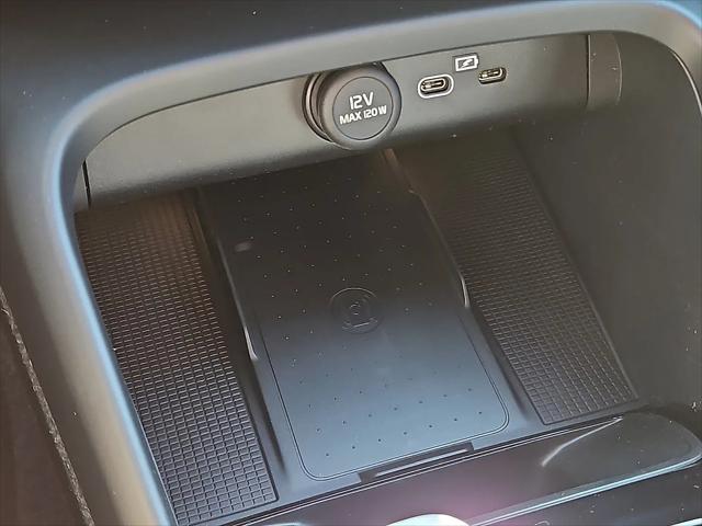 2026 Volvo XC40 Ultra, B5 AWD Gas (mild hybrid), Dark