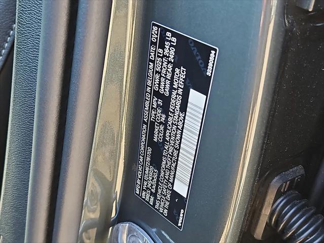2026 Volvo XC40 Ultra, B5 AWD Gas (mild hybrid), Dark
