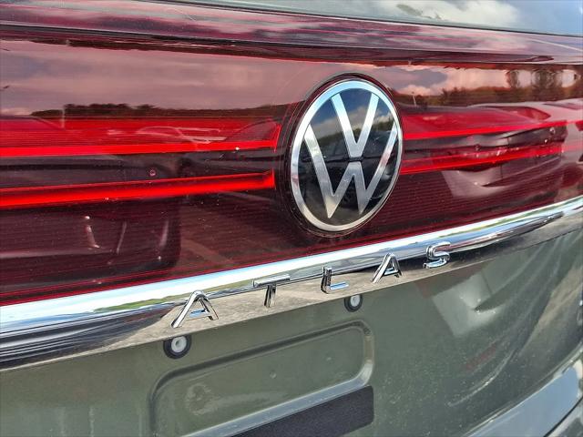 2026 Volkswagen Atlas Cross Sport SE with Technology