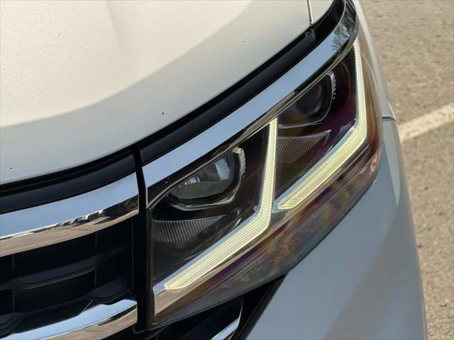 2022 Volkswagen Atlas Cross Sport 3.6L V6 SEL Premium R-Line
