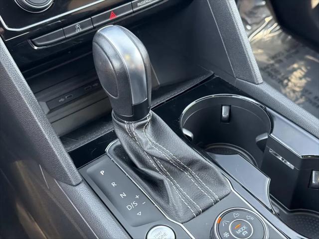 2022 Volkswagen Atlas Cross Sport 3.6L V6 SEL Premium R-Line