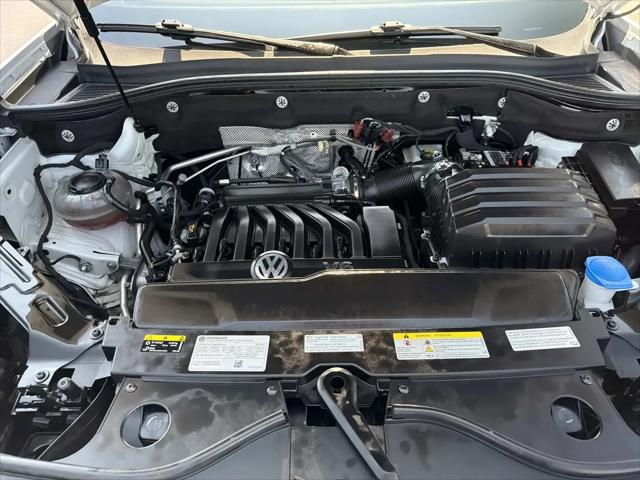 2022 Volkswagen Atlas Cross Sport 3.6L V6 SEL Premium R-Line