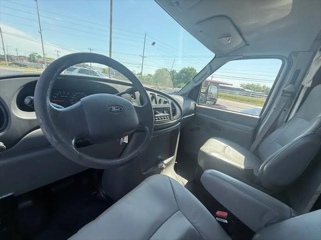 2006 Ford E-350 Cutaway E-350
