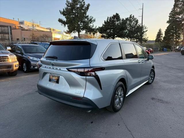 2024 Toyota Sienna LE