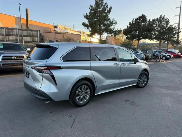 2024 Toyota Sienna LE