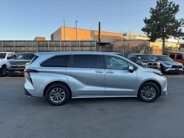 2024 Toyota Sienna LE
