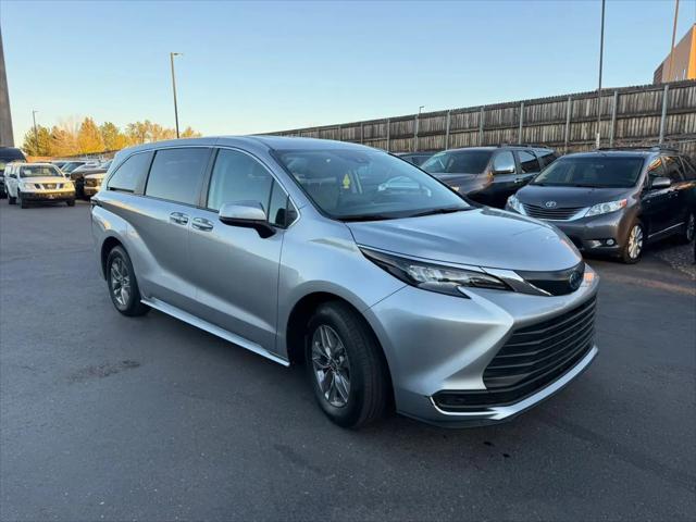 2024 Toyota Sienna LE