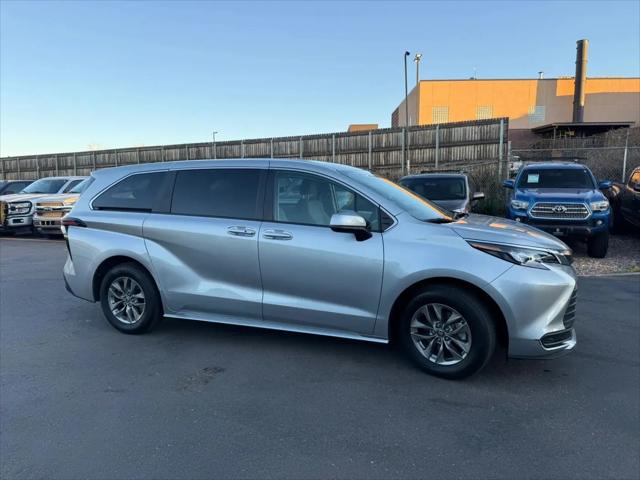 2024 Toyota Sienna LE