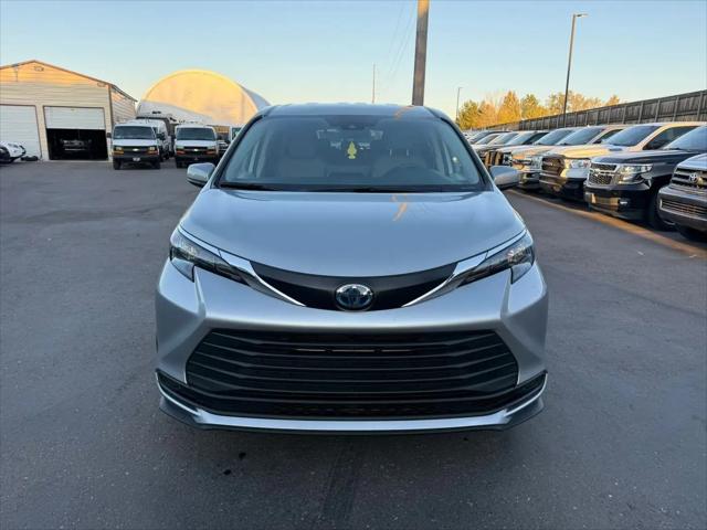 2024 Toyota Sienna LE