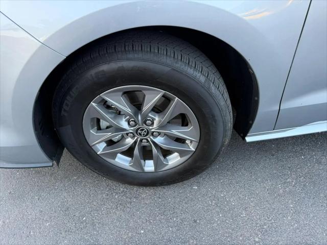 2024 Toyota Sienna LE