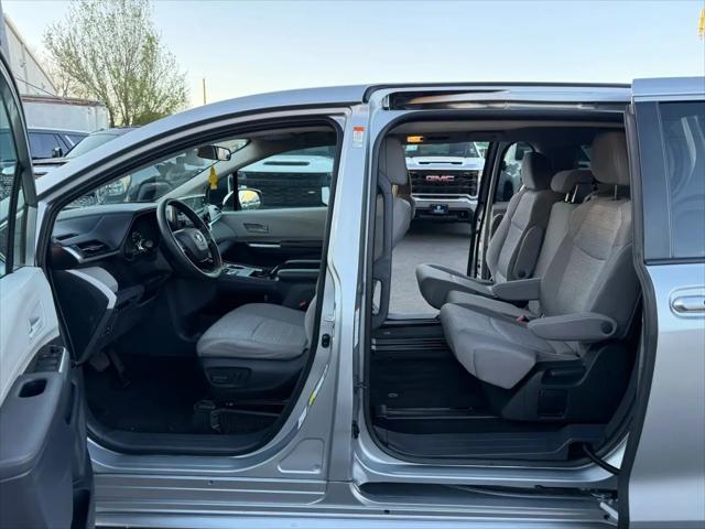 2024 Toyota Sienna LE