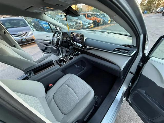 2024 Toyota Sienna LE