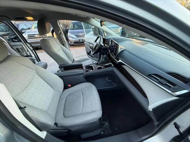 2024 Toyota Sienna LE