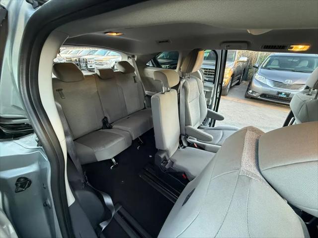 2024 Toyota Sienna LE
