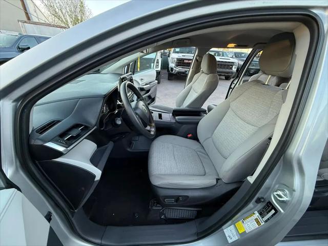 2024 Toyota Sienna LE