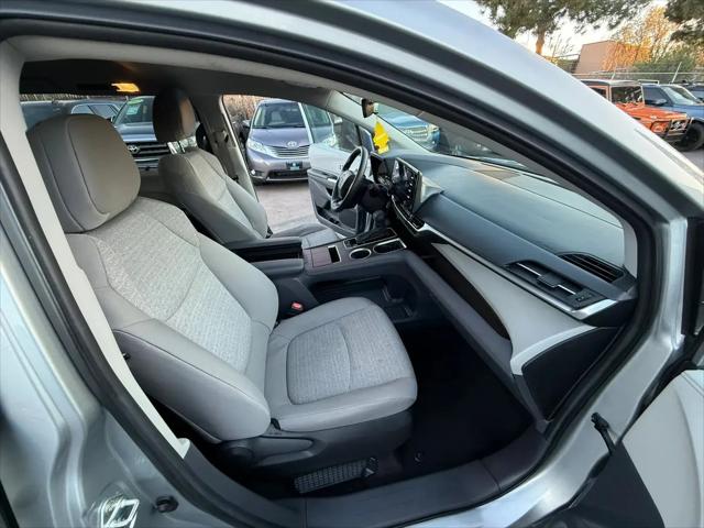2024 Toyota Sienna LE