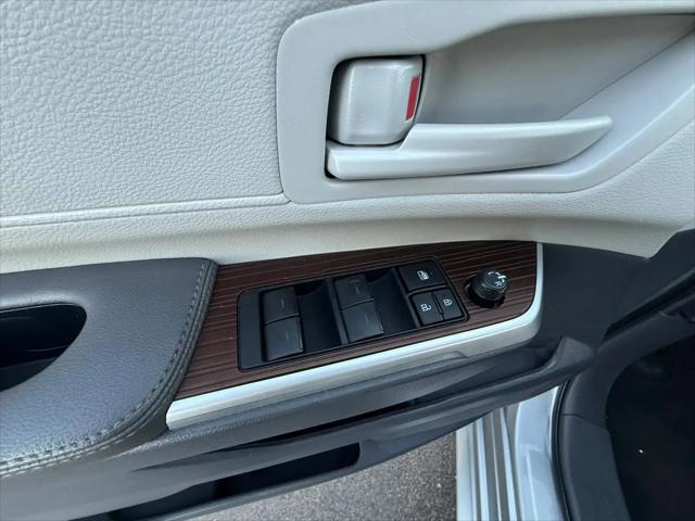 2024 Toyota Sienna LE