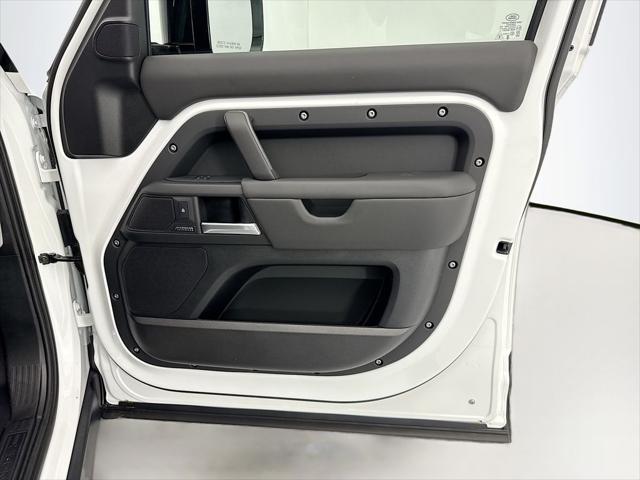 2026 Land Rover Defender P400 X-Dynamic SE