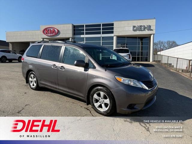 2013 Toyota Sienna LE V6 8 Passenger