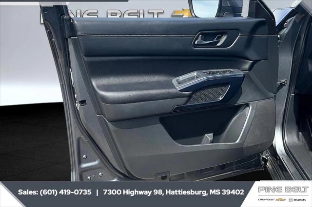 2025 Nissan Pathfinder SV FWD