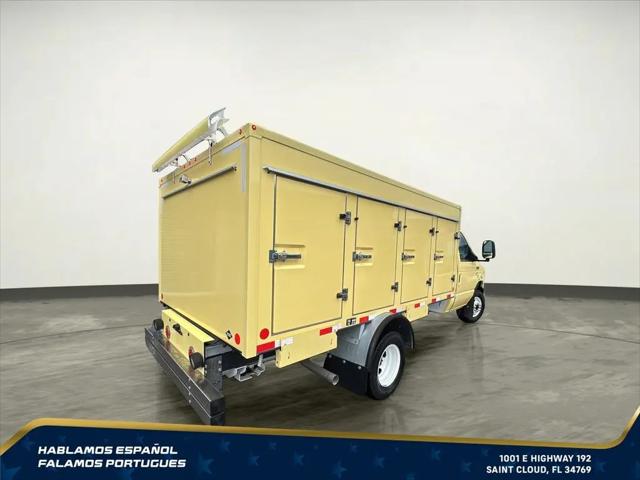 2022 Ford E-450 Cutaway Base