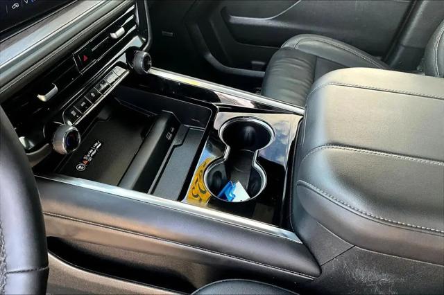 2025 Chevrolet Suburban 4WD LT