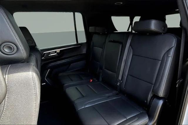 2025 Chevrolet Suburban 4WD LT