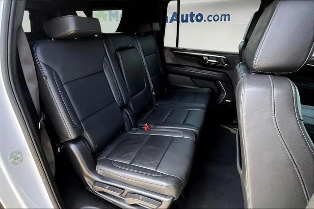 2025 Chevrolet Suburban 4WD LT