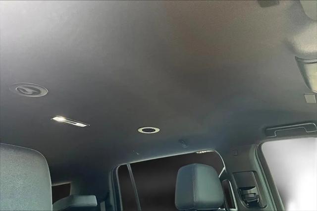 2025 Chevrolet Suburban 4WD LT